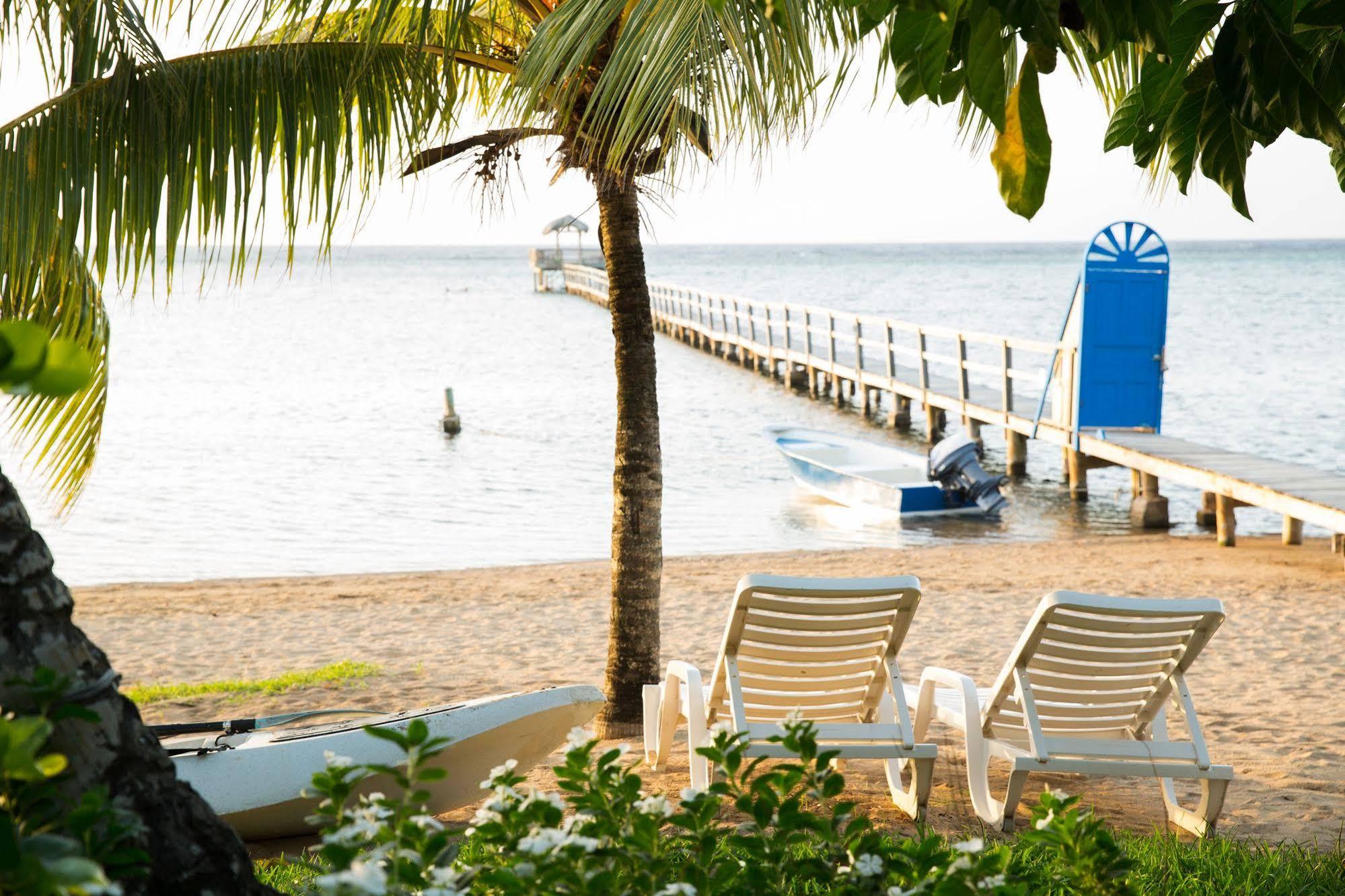 Puerta Azul Hotel Sandy Bay Kültér fotó